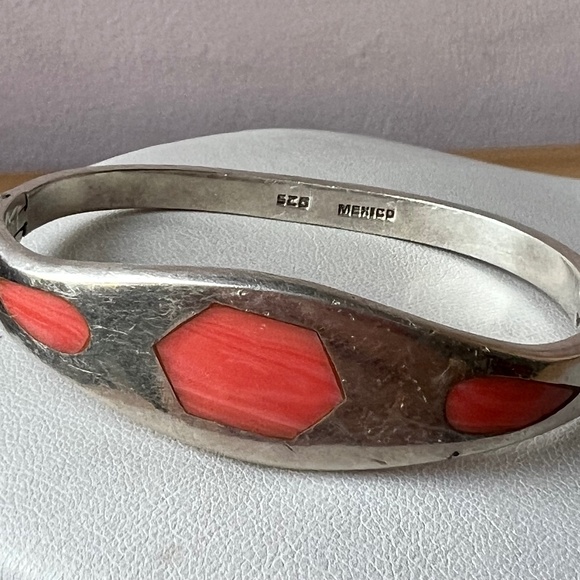 VINTAGE CORAL BANGLE CUFF BRACELET 925 STERLING SILVER MEXICO UNIQUE BEAUTIFUL